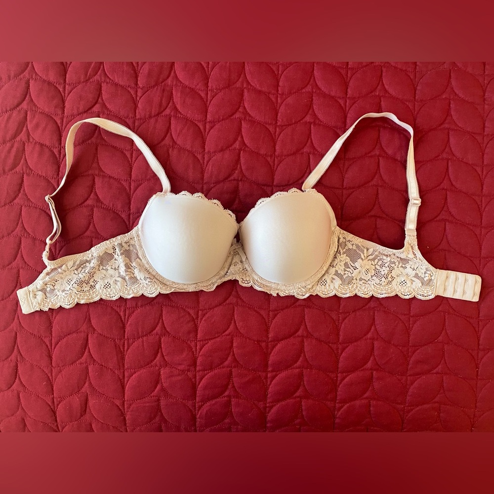 Victoria's Secret Cream Lace Bra